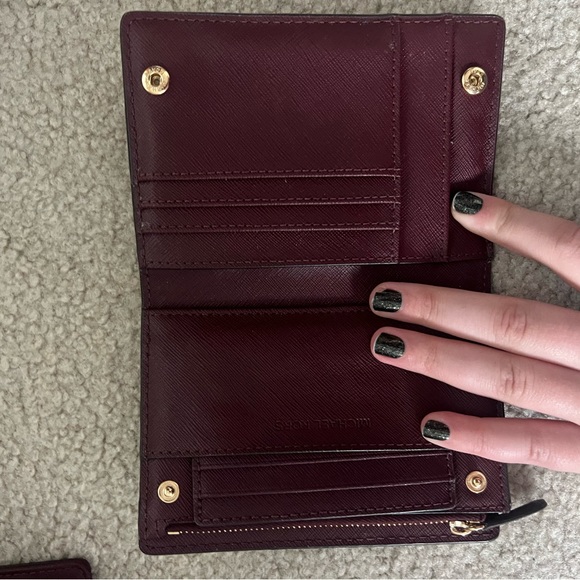 Jet Set Large Saffiano Leather Crossbody Bag Merlot 2 double snap wallets - Picture 5 of 6